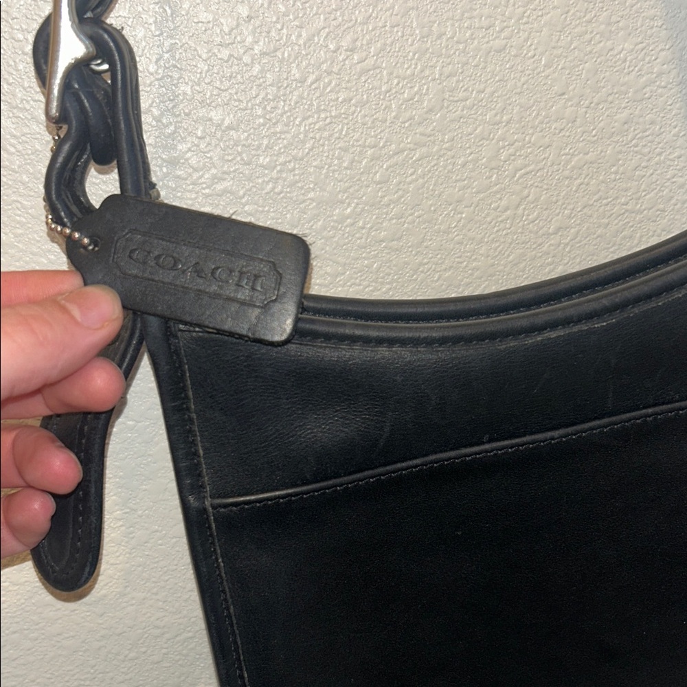 Coach Elegant Black Leather Crossbody Bag - Picture 3 of 9